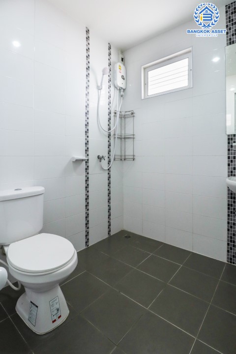 *****ทาวน์เฮ้าส์มือสองย่านนนทบุรี ม.พฤกษาวิลล์ 63/1 นครอินทร์-พระราม 5 หลังมุม! บนเนื้อที่ 23.7 ตร.ว. ฟังก์ชัน 3 ห้องนอน 2 ห้องน้ำ 1 ที่จอดรถ แถมฟรี! 3 เครื่องปรับอากาศกับ 1 เครื่องทำน้ำอุ่น สภาพดีมาก บนทำเลโซนเมือง ใกล้รถไฟฟ้าสายสีม่วง "สถานีแยกติวานนท์" และทางด่วน "พระราม7"